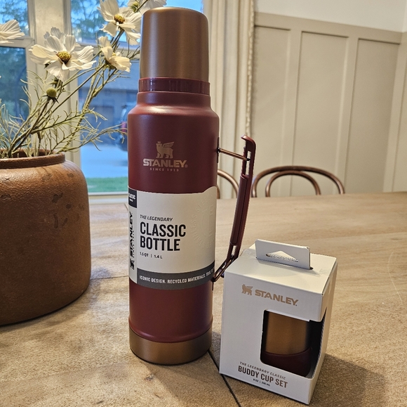 Stanley The Legendary Classic Bottle w/Buddy Cups | 1.5 QT/8 OZ - Picture 9 of 10